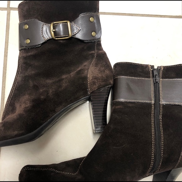 •AEROSOLES• brown suede & leather ankle booties // buckle - Picture 2 of 8